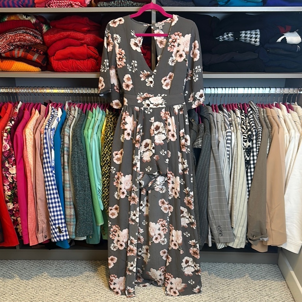 J for Justify gray/pink short sleeve back cut out/tie v neck maxi romper size M